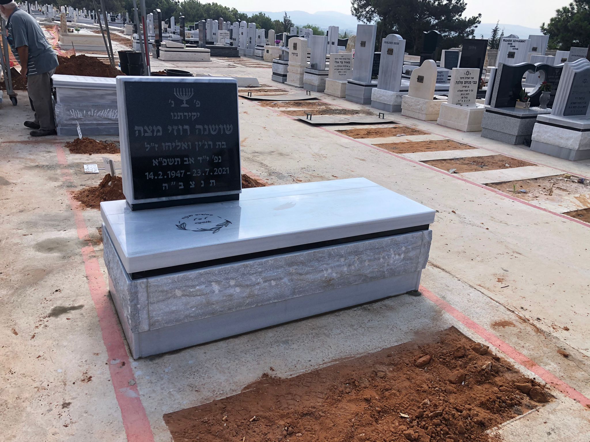 מצבת מכפלה מעוצבת