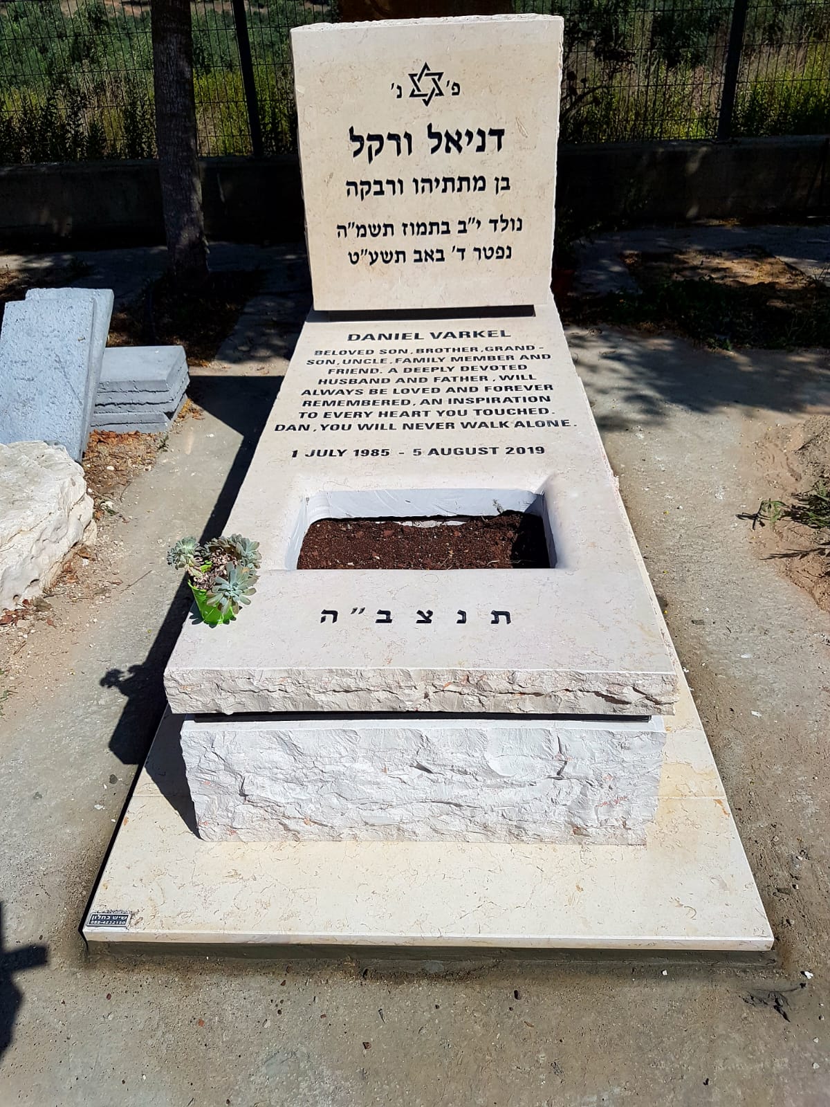 מצבה משיש חברון וסלע, שירותי מצבות בצפון