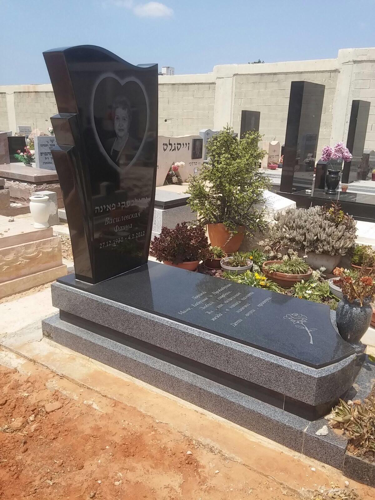 מצבה מפוארת מגרניט שחור ואפור עם דיוקן